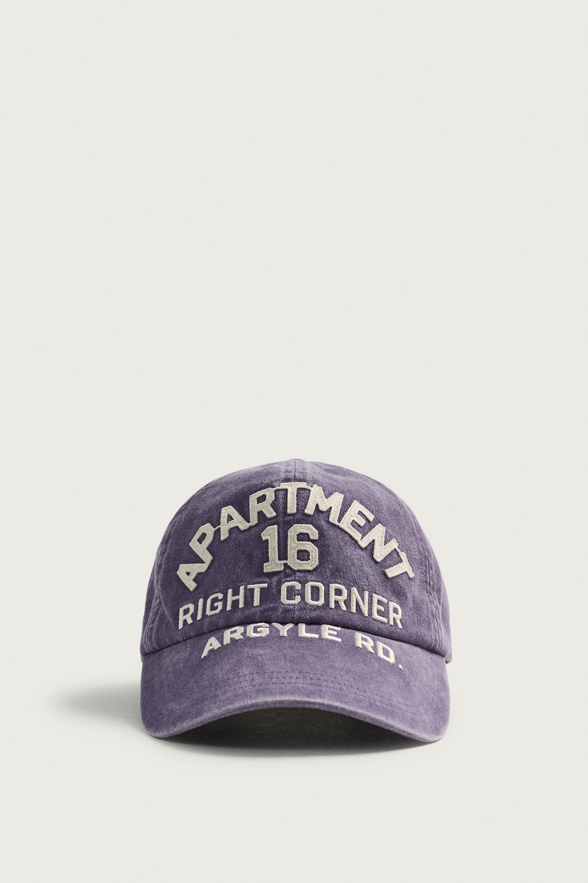 CASQUETTE À INSCRIPTIONS BRODÉES CONTRASTÉES